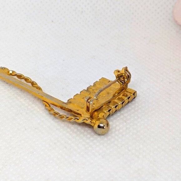 Vintage Flag Brooch Gold Tone Sparkling Clear and Red Crystal Rhinestone Pin - Picture 5 of 8